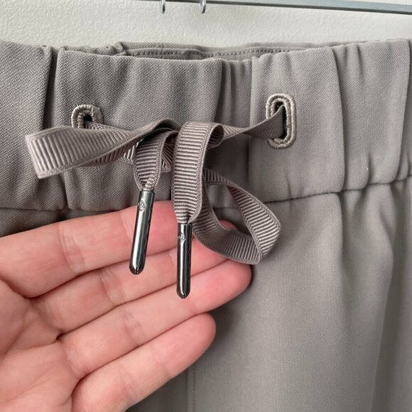 Lululemon On the Fly 7/8 *Woven Mid Rise Straight Leg Pants Carbon Dust Gray 2 - Picture 5 of 9